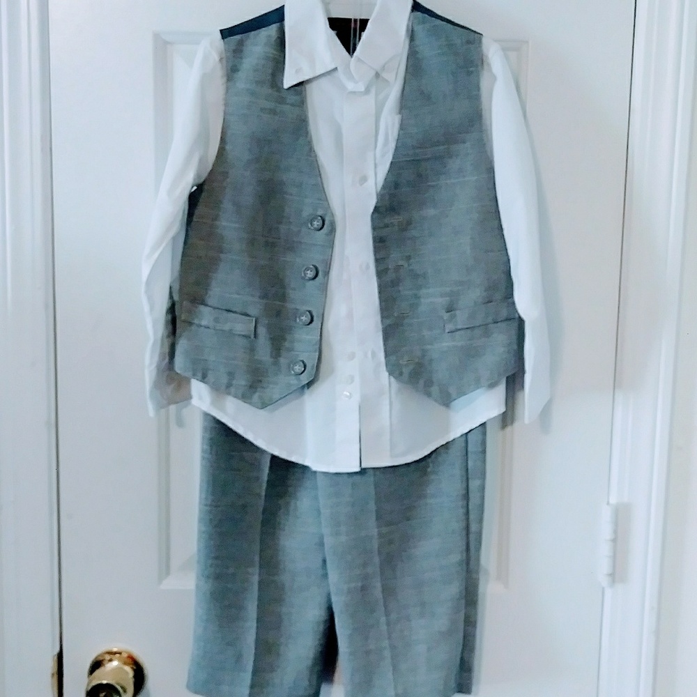 5T child's dress suit.